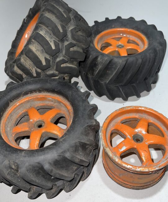 Vintage Traxxas T-Maxx E-Maxx Chevron Tractor Tires on 14mm hex Wheels Used