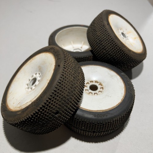 AKA PRODUCTS INC. 1/8 P1 Soft Long Wear Pre-Mounted Tires White Wheels 4 (w7)