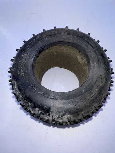 Schumacher Racing U6707 "Vee 2" 2.2 1/10 Truck Rear Tires (1) (Yellow)